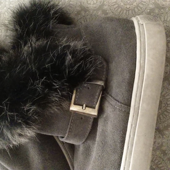 Gray suede sneaker/bootie with faux fur top sz 7 US - Picture 3 of 6